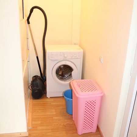 Super Location - Shared Bathroom And Kitchen 예레반 외부 사진