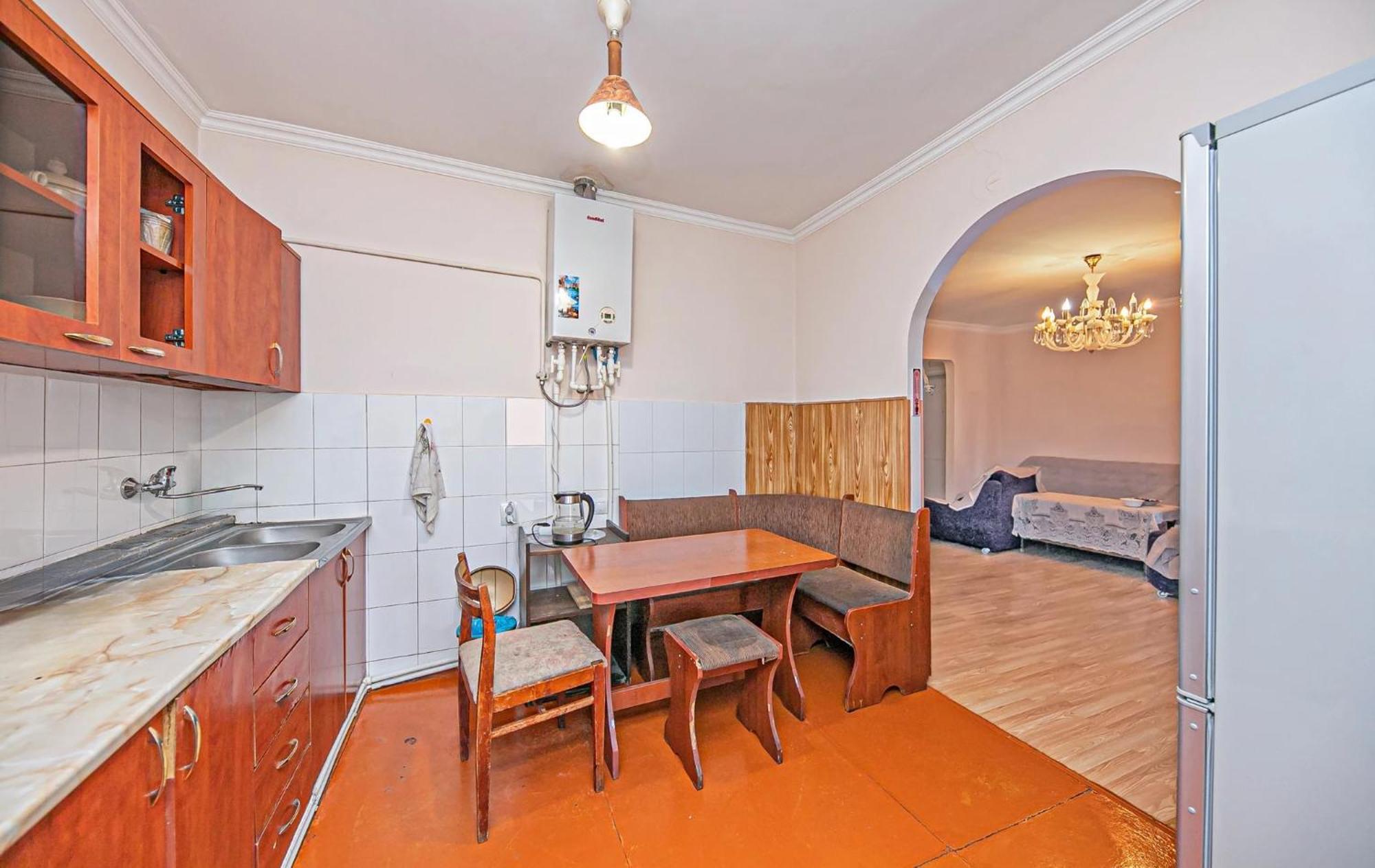 Super Location - Shared Bathroom And Kitchen 예레반 외부 사진