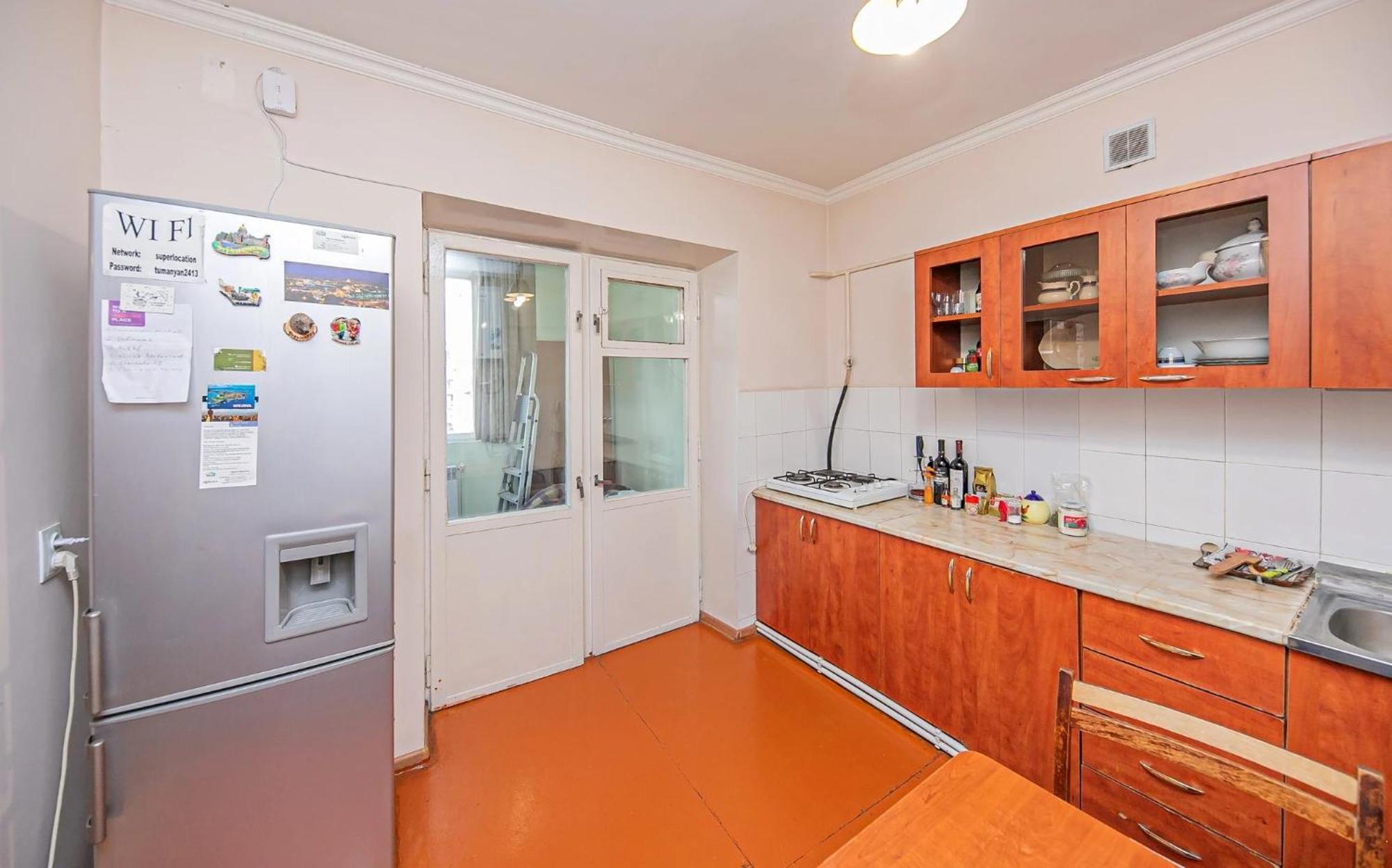 Super Location - Shared Bathroom And Kitchen 예레반 외부 사진
