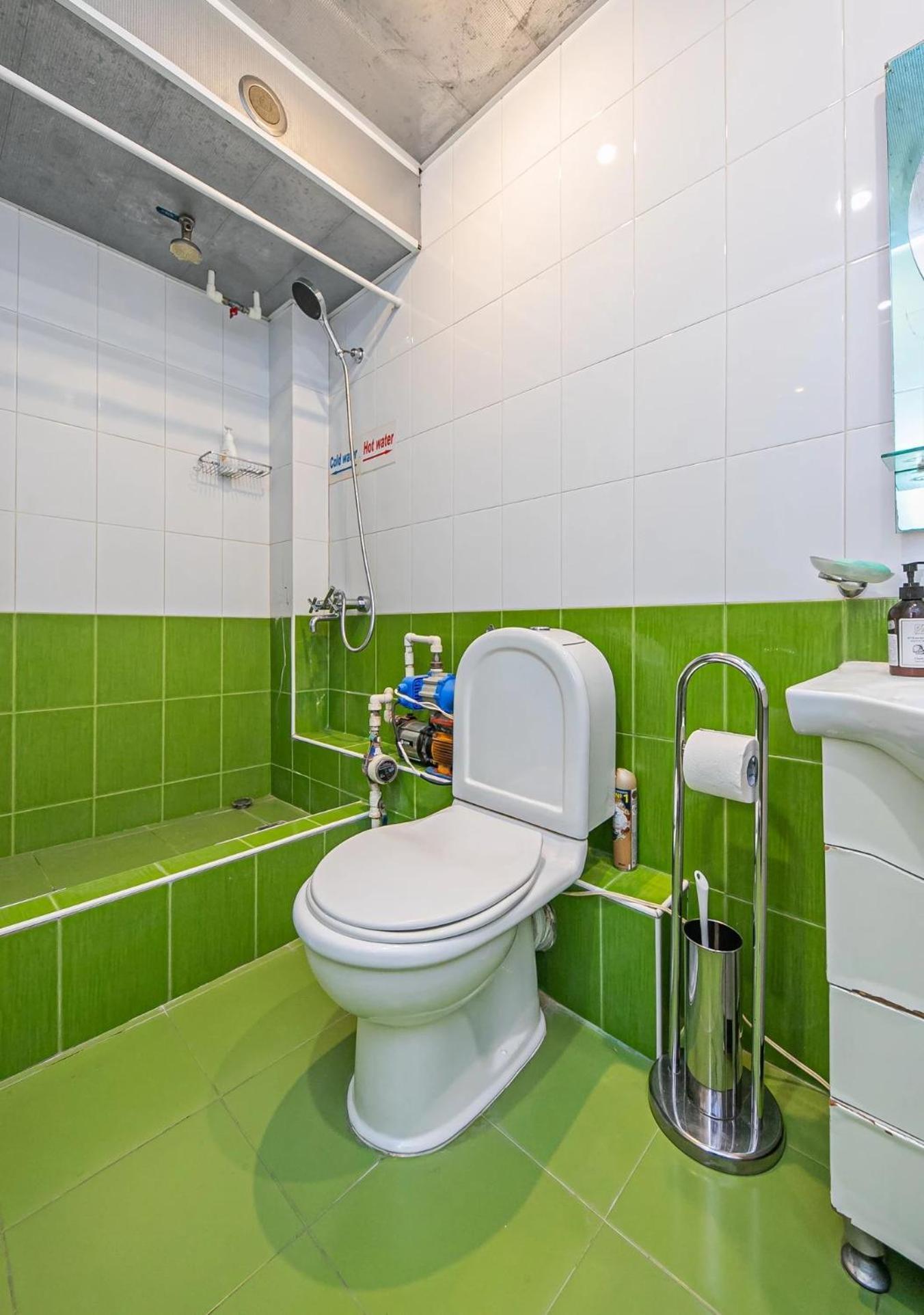 Super Location - Shared Bathroom And Kitchen 예레반 외부 사진