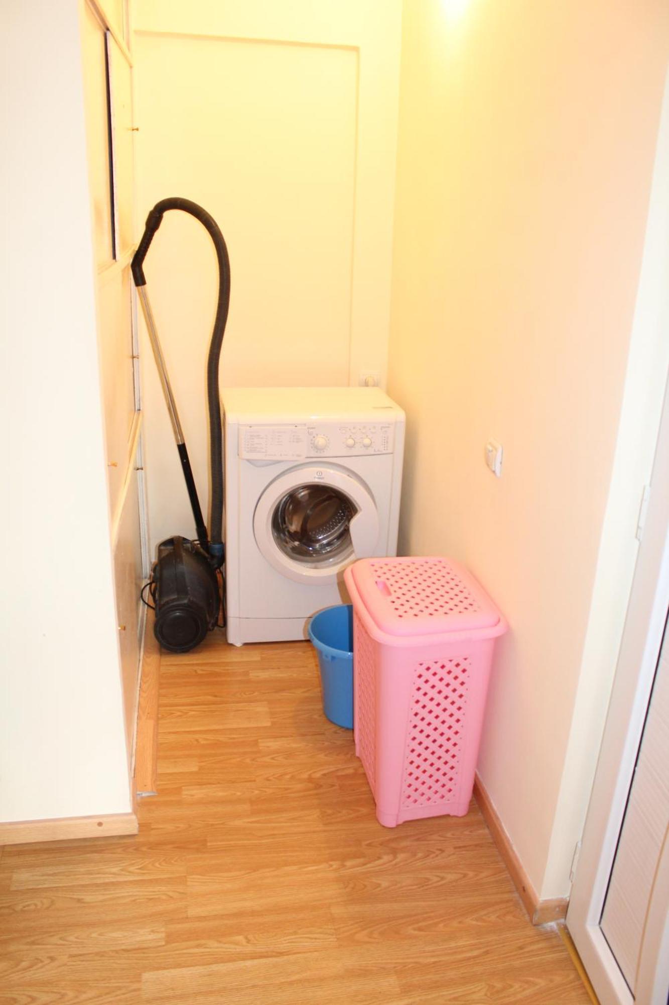 Super Location - Shared Bathroom And Kitchen 예레반 외부 사진